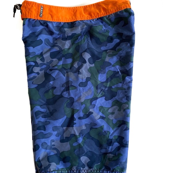 Maui and Sons Blue Camo boy’s board shorts size 16. - Picture 4 of 10